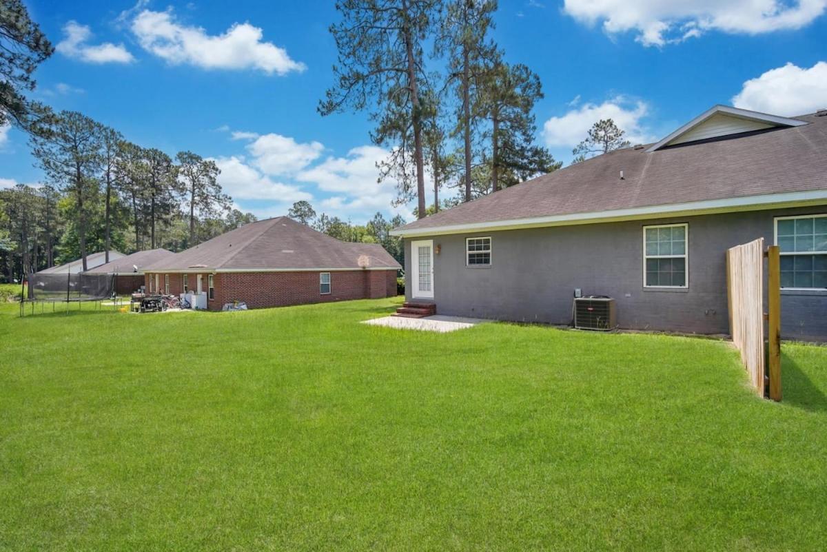 Charming Gray Home- 5 Mins From Gsu! Statesboro Exterior photo