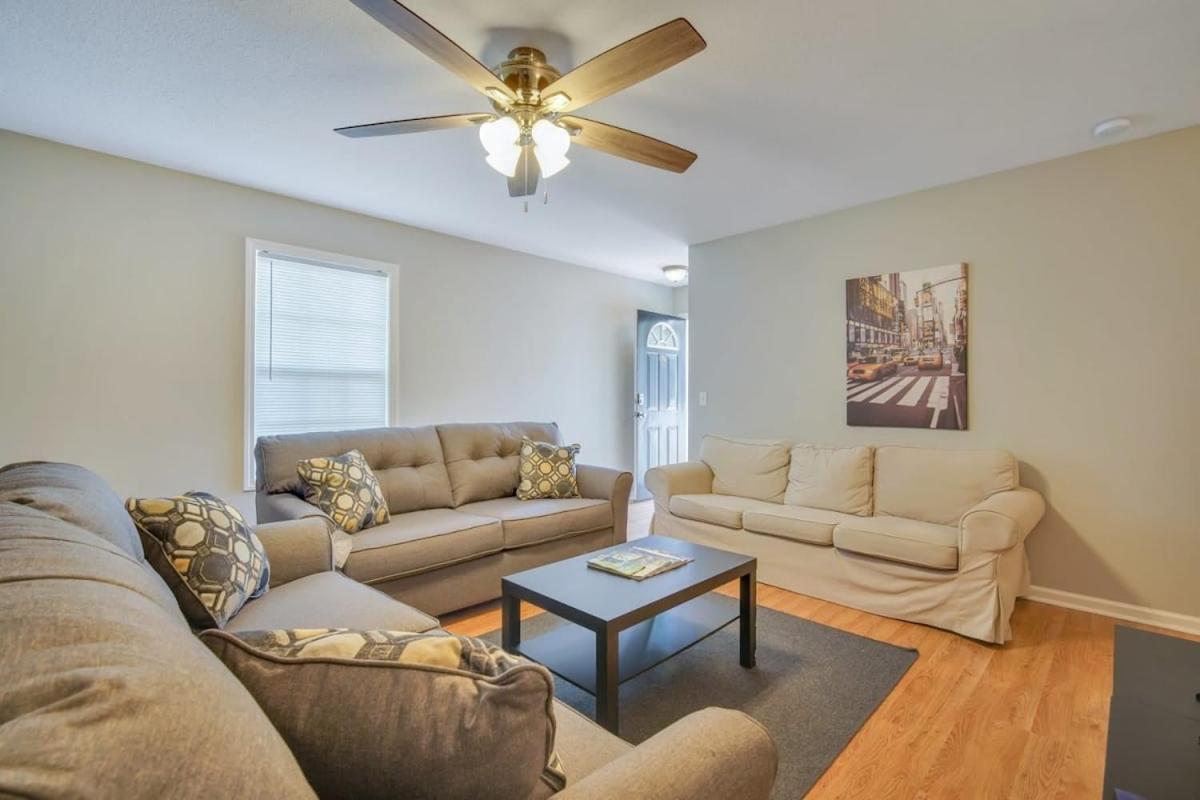 Charming Gray Home- 5 Mins From Gsu! Statesboro Exterior photo